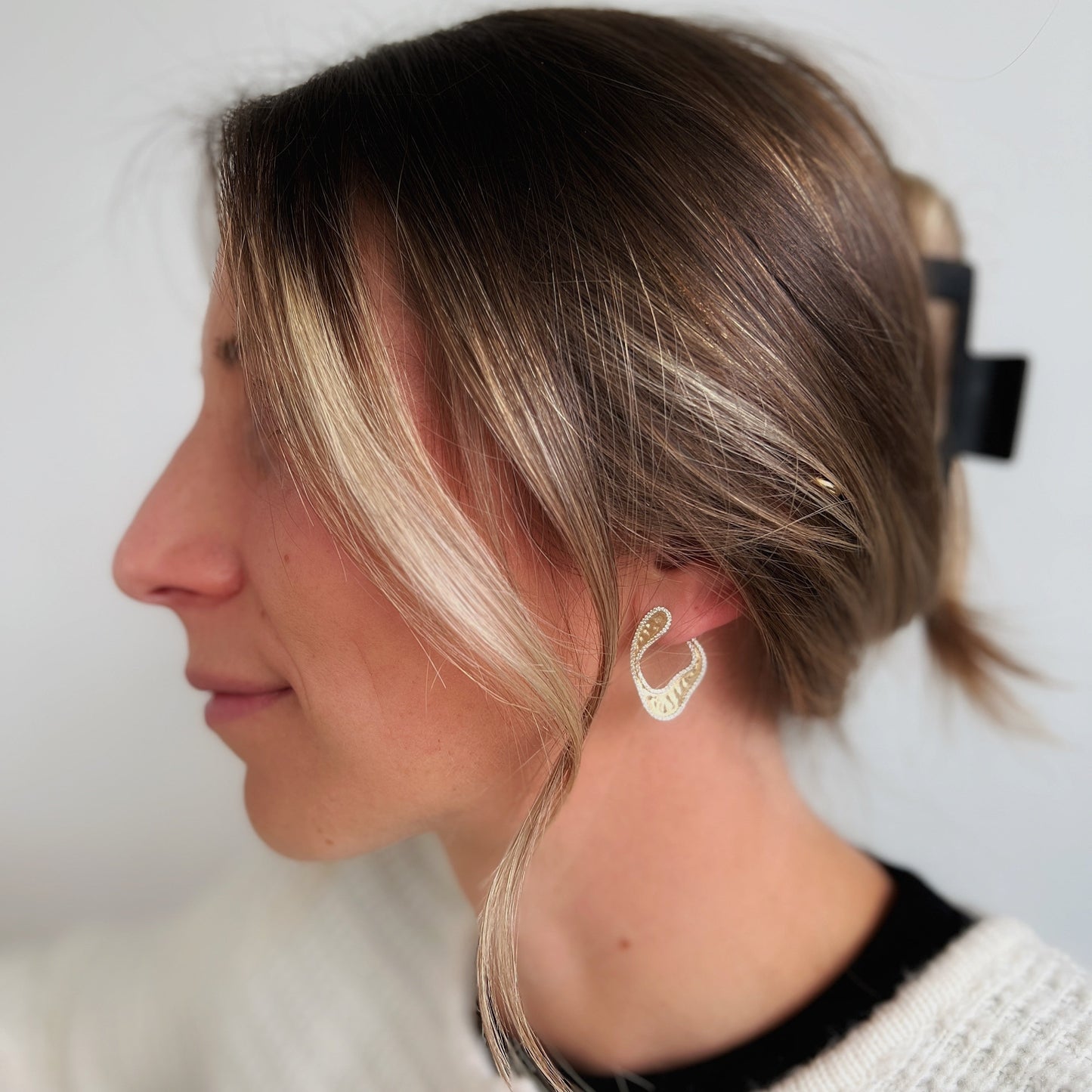 CLARTÉ - "Whitney" 14k Yellow Gold Diamond Hoop Earrings Clarté