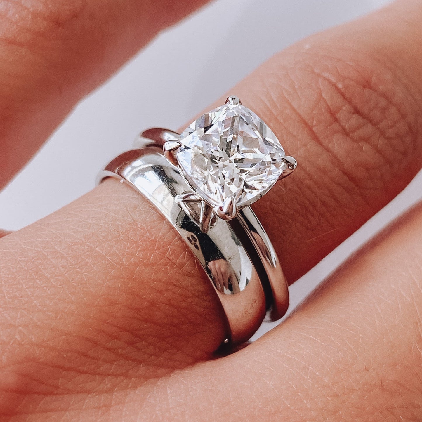 Roset 10K White Gold Wedding Band 4mm