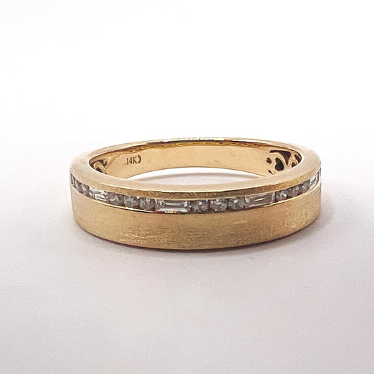 DILAMANI - Diamond Offset Channel Ring