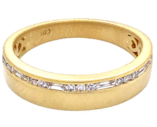 DILAMANI - Diamond Offset Channel Ring
