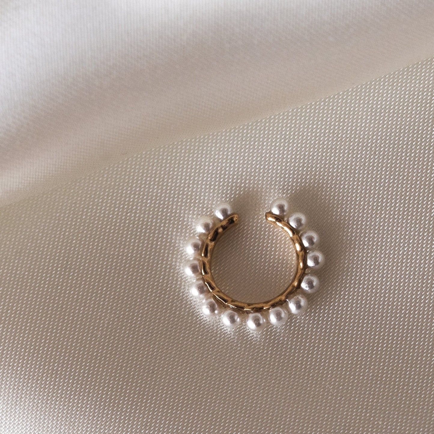 Roset DRIP "Elizabeth" Pearl Ear Cuff