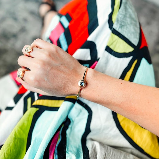 CLARTÉ - Gatsby Round Sapphire Shaker Bangle