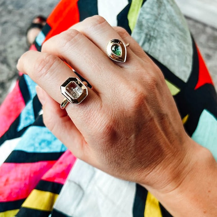 CLARTÉ - Gatsby Pear Cut Emerald Shaker Ring Clarté