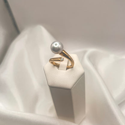 FLICA - White Pearl and Diamond Ring