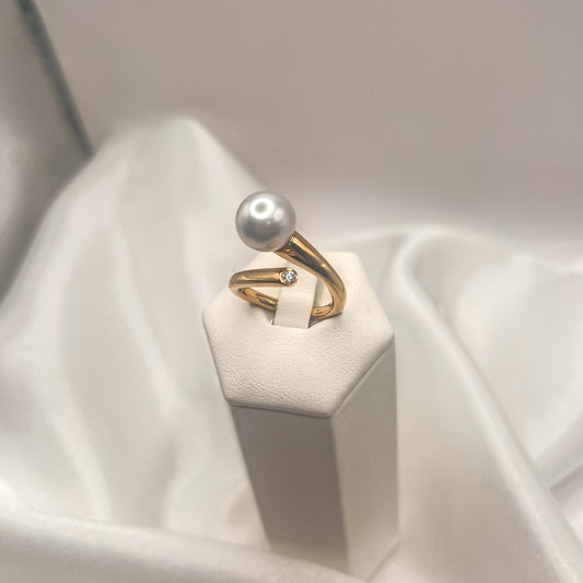FLICA - White Pearl and Diamond Ring