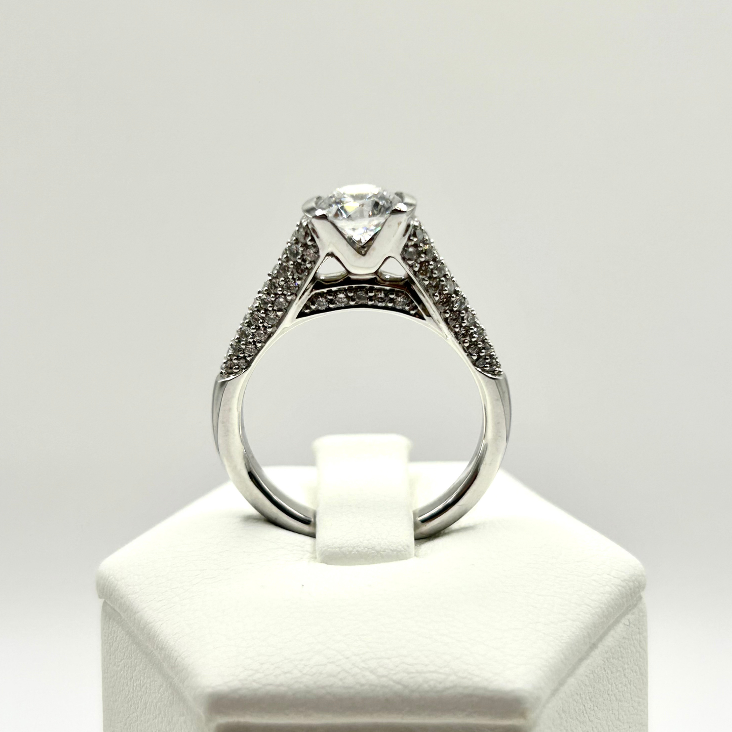 Roset 18K Gold Engagement Ring